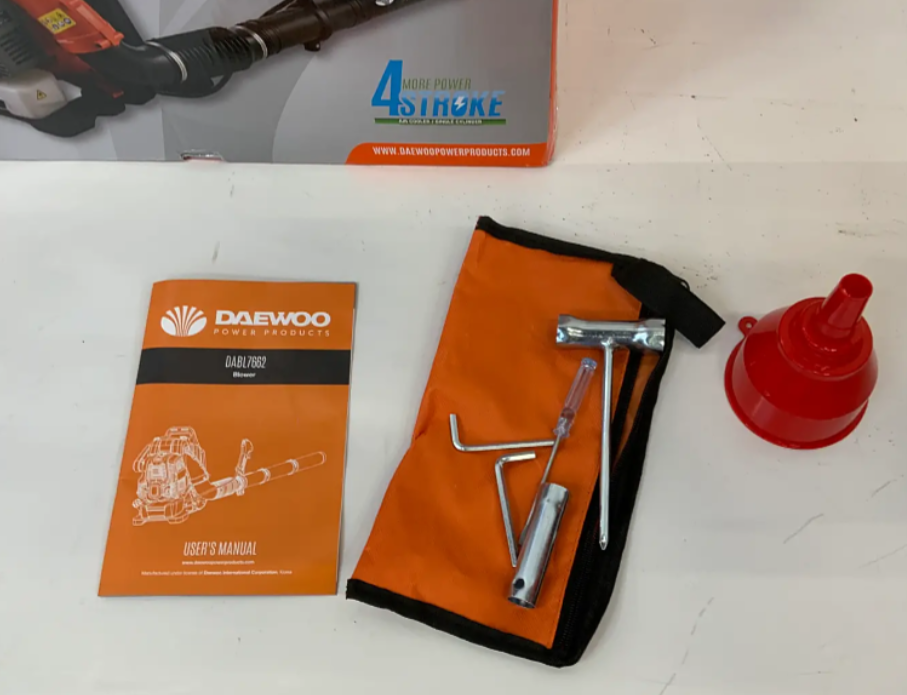 Daewoo - Bensindriven ryggburen lövblås